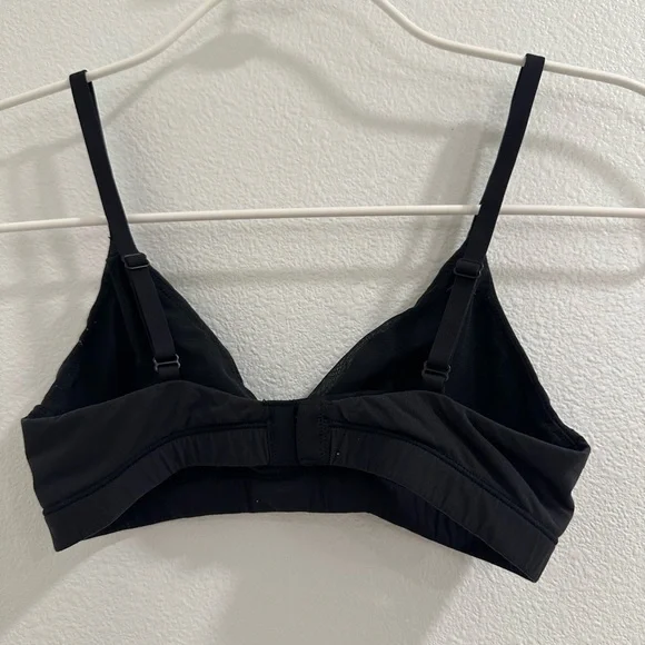 Skims Crossiver Fits Eveeybody Bralettes. Selling as a set! Regularly 40 each . - Picture 5 of 8